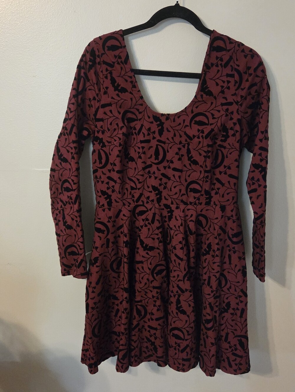 MODCLOTH x COLLECTIF Women's Retro Burgundy Pleated Witchy Bat Mini Dress 12 - Picture 3 of 10
